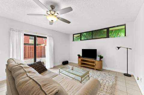 3874 Victoria Drive, West Palm Beach FL - photo 6 of 17