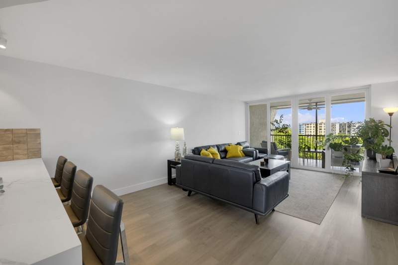 2 bedroom Condominium at 3940 Inverrary Boulevard #803-A, 18th Hole At Inverrary Condo, Lauderhill — photo 3