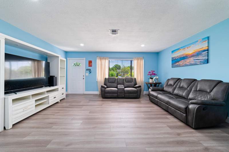 4 bedroom Single Family Residence at 6767 Massachusetts Drive, Floral Park Lantana, Lake Worth — photo 5