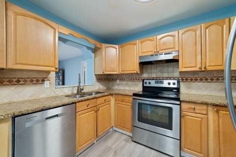 6767 Massachusetts Drive, Lake Worth FL - photo 10 of 29