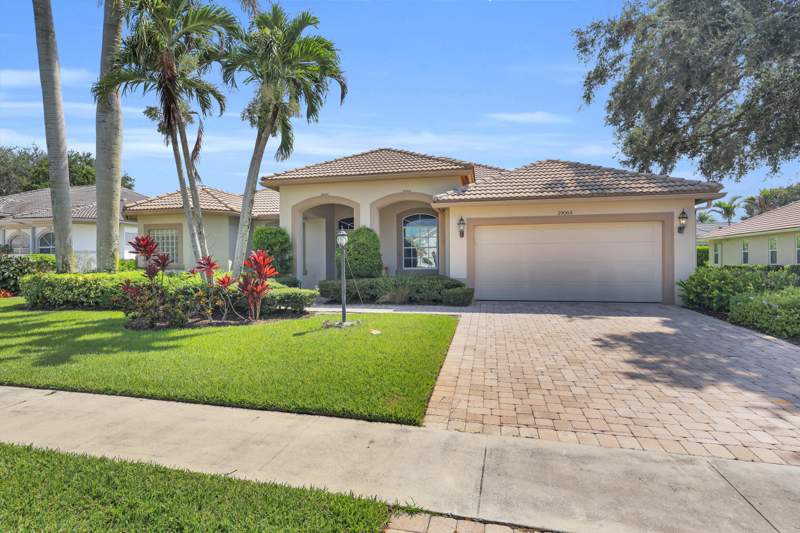 4 bedroom Single Family Residence at 19064 SE Jupiter River Drive, The Moorings, Jupiter — photo 2