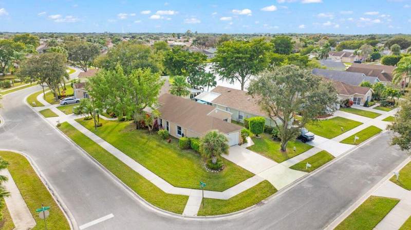 3 bedroom Single Family Residence at 7961 Mansfield Hollow Road, Pine Ridge At Delray Beach, Delray Beach — photo 2