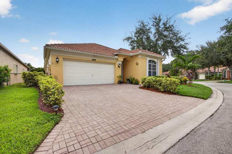 4 bedroom Single Family Residence at 8058 Via Hacienda, Woodbine, Riviera Beach — photo 1