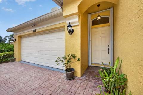 8058 Via Hacienda, Riviera Beach FL - photo 7 of 100
