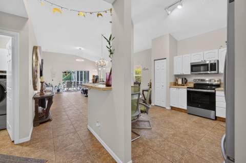 8058 Via Hacienda, Riviera Beach FL - photo 17 of 100