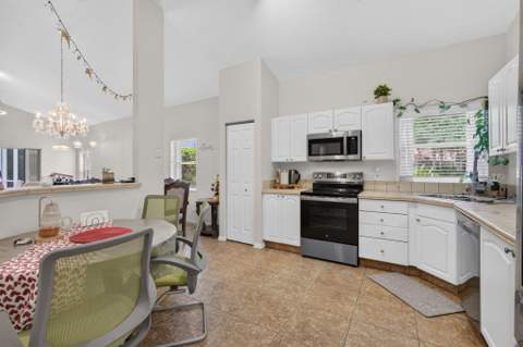 8058 Via Hacienda, Riviera Beach FL - photo 19 of 100