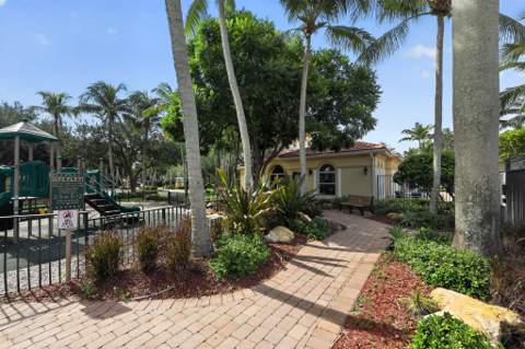 2823 S Evergreen Circle, Boynton Beach FL - photo 22 of 28