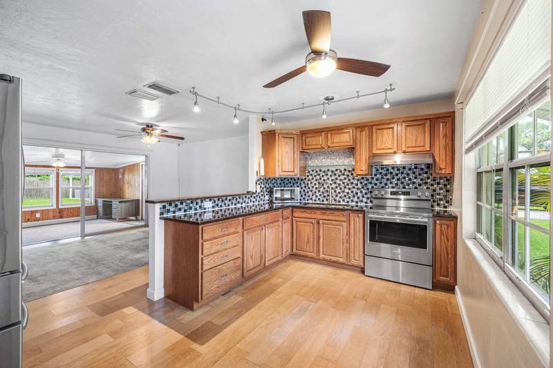 3 bedroom Single Family Residence at 5709 SE Indigo Avenue, Hibiscus Park, Stuart — photo 4