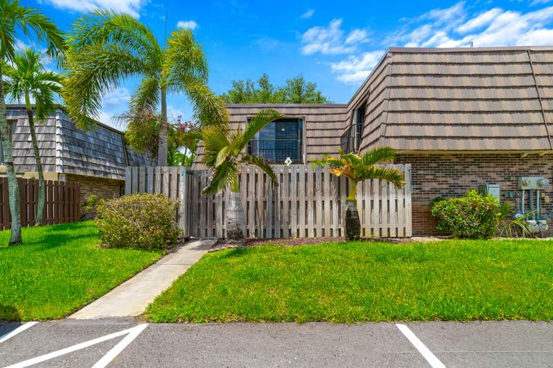 2 bedroom Townhouse at 1704 Forest Lakes Circle #A, Forest Lakes, West Palm Beach — photo 3