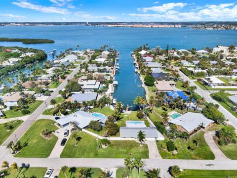 1902 Mimosa Avenue, Fort Pierce FL - photo 7 of 61