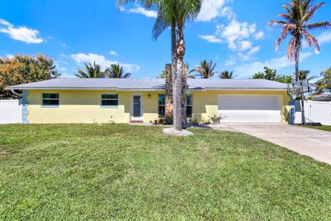 1902 Mimosa Avenue, Fort Pierce FL - photo 15 of 61