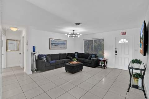 3672 NW 18th Avenue, Oakland Park FL - photo 11 of 56