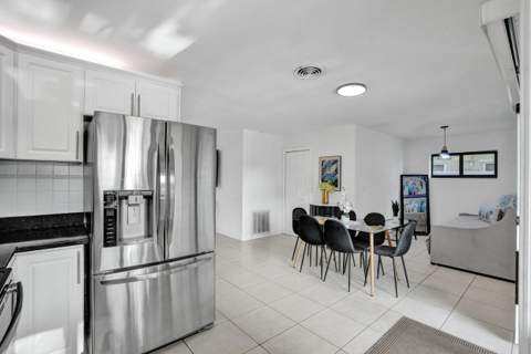 3672 NW 18th Avenue, Oakland Park FL - photo 17 of 56