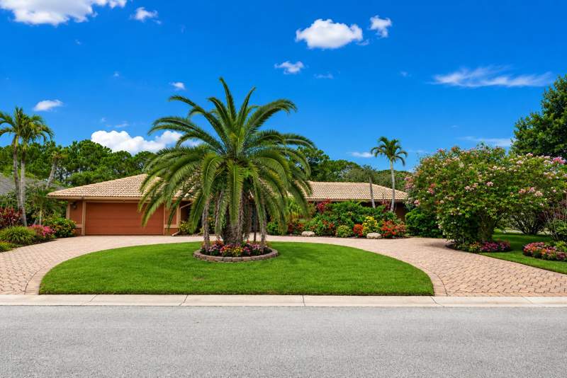 4 bedroom Single Family Residence at 1180 SW Mirror Lake Cove, Country Club Estates Parcel 8 Phase 1, Port St. Lucie — photo 3