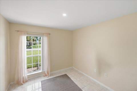 401 SW Lake Forest Way, FL - photo 15 of 36
