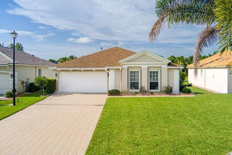 3 bedroom Single Family Residence at 401 SW Lake Forest Way, Lakeforest Phase IV — photo 1