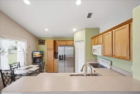401 SW Lake Forest Way, FL - photo 10 of 36