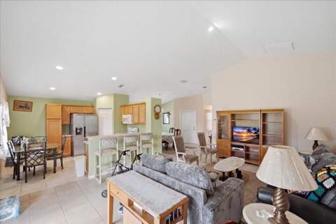 401 SW Lake Forest Way, FL - photo 13 of 36