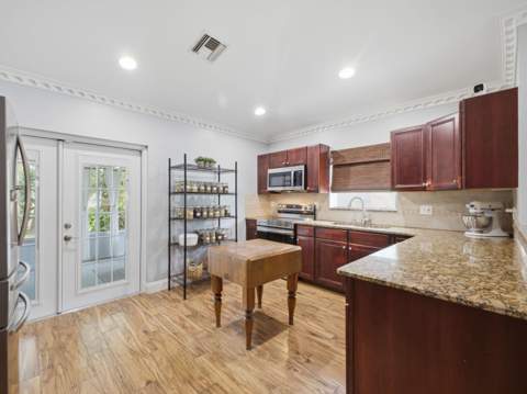 5418 Club Circle, Haverhill FL - photo 8 of 33