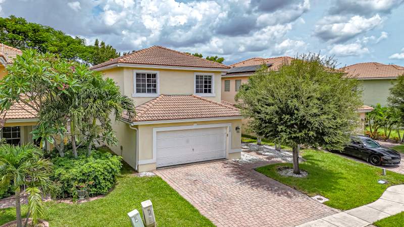 4 bedroom Single Family Residence at 6427 Adriatic Way, Waterways Taheri Pud, West Palm Beach — photo 2