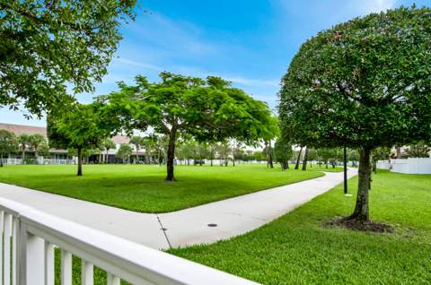 50 Palm Lane, Royal Palm Beach FL - photo 7 of 45