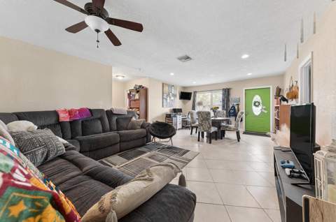 415 SW 7th Court, Boynton Beach FL - photo 11 of 33