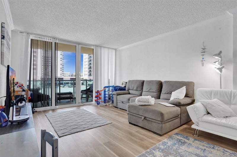 1 bedroom Condominium at 2501 S Ocean Drive #338, Wave Condo, Hollywood — photo 4