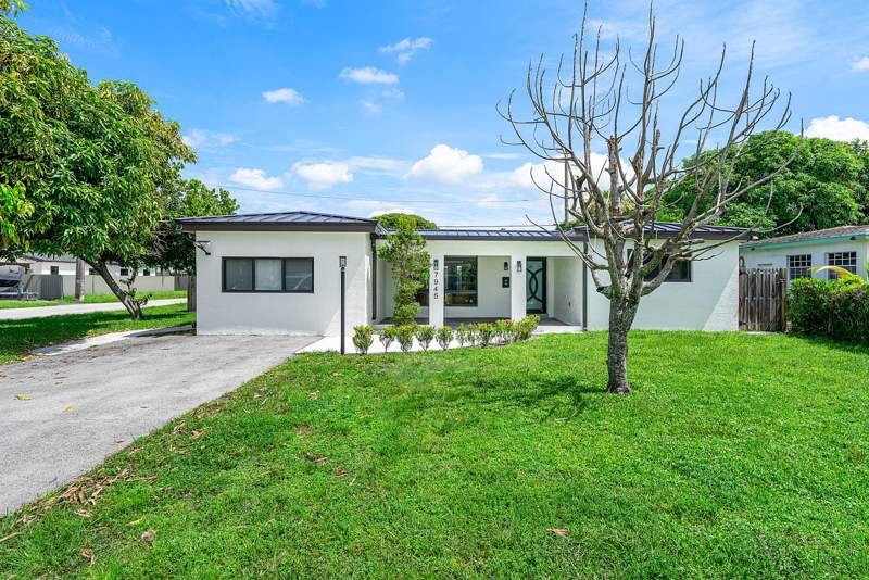 4 bedroom Single Family Residence at 7945 Kismet Street, Miramar Sec 11, Miramar — photo 2