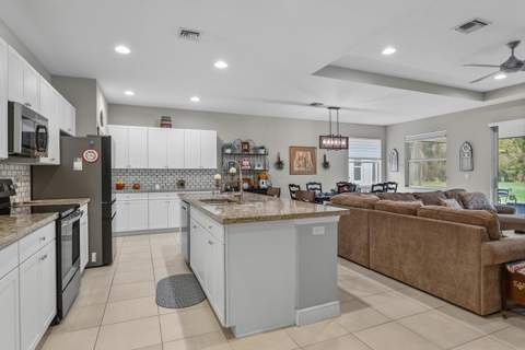1332 NW Leonardo Circle, Port St. Lucie FL - photo 11 of 47