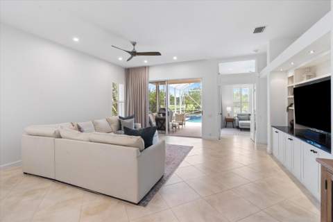 8170 Bob-O-Link Drive, West Palm Beach FL - photo 13 of 35