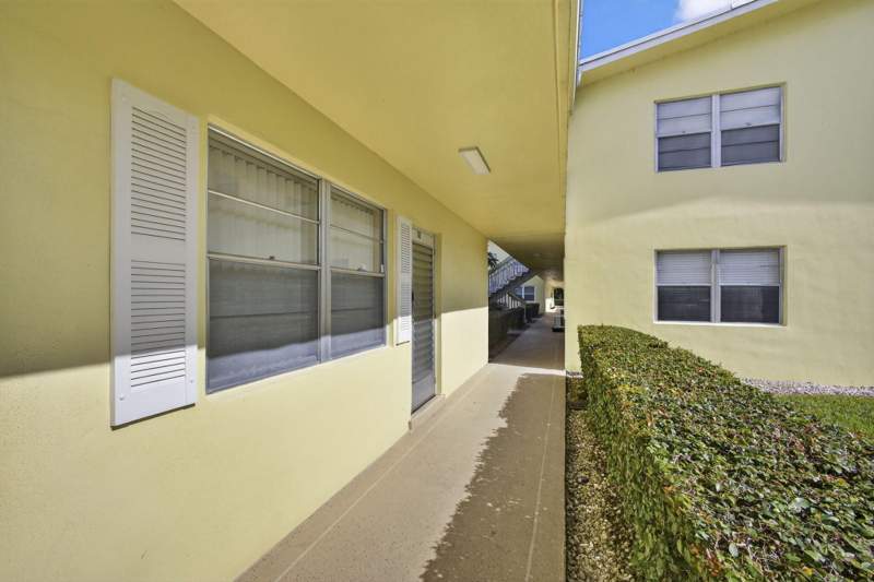 2 bedroom Condominium at 100 Sheffield, Sheffield Condos A To Q, West Palm Beach — photo 3