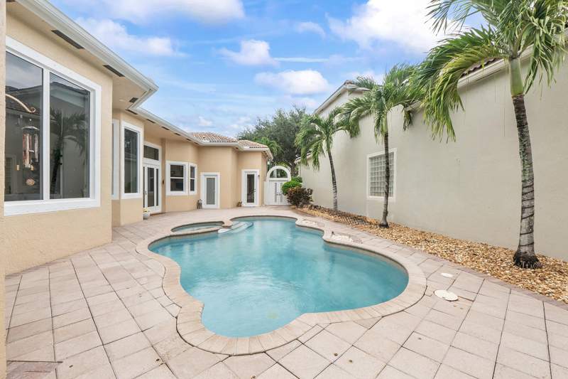 4 bedroom Single Family Residence at 12472 NW 57th Street, Heron Bay Four, Coral Springs — photo 2