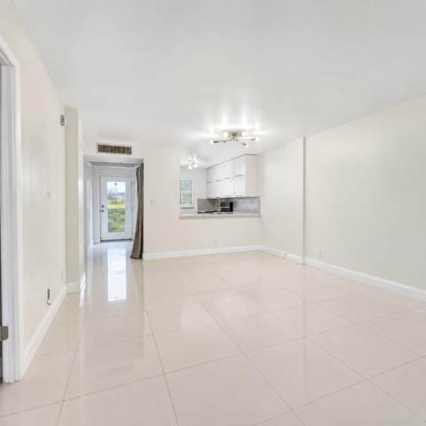 117 Royal Park Drive #1H, Oakland Park FL - photo 7 of 21