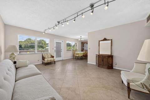 206 Richmond A #206, Deerfield Beach FL - photo 7 of 18