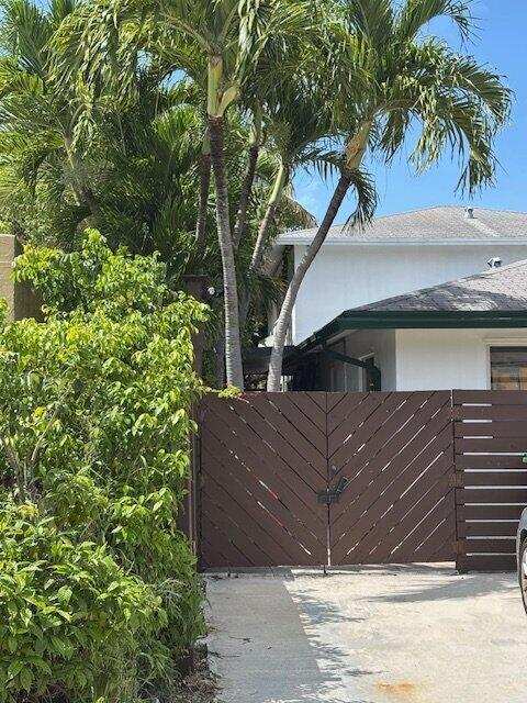 3 bedroom Townhouse at 1637 NE 5th Street #2, Na, Fort Lauderdale — photo 1