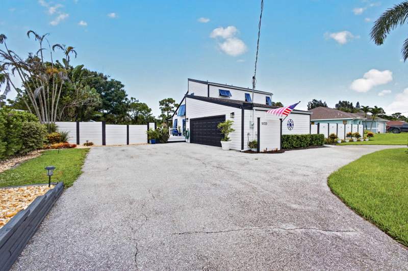 3 bedroom Single Family Residence at 5723 SE Orange Blossom Trail, Poinciana Gardens, Hobe Sound — photo 4