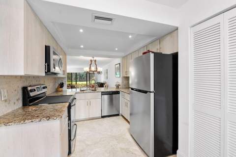 5055 Oak Hill Lane #213, Delray Beach FL - photo 9 of 44