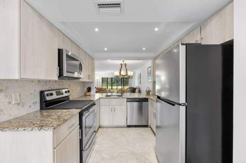 5055 Oak Hill Lane #213, Delray Beach FL - photo 8 of 44