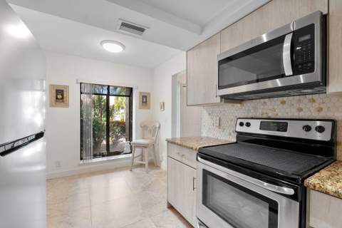 5055 Oak Hill Lane #213, Delray Beach FL - photo 12 of 44