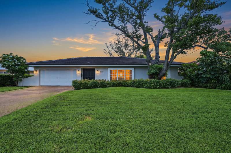 5 bedroom Single Family Residence at 3315 NE 42nd Court, Bermuda-Riviera Sub Of Galt, Fort Lauderdale — photo 2