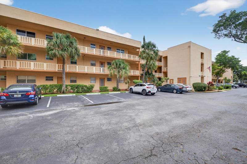 2 bedroom Condominium at 8400 Lagos De Campo Boulevard #303, Rokest Condominium Apartments, Tamarac — photo 2