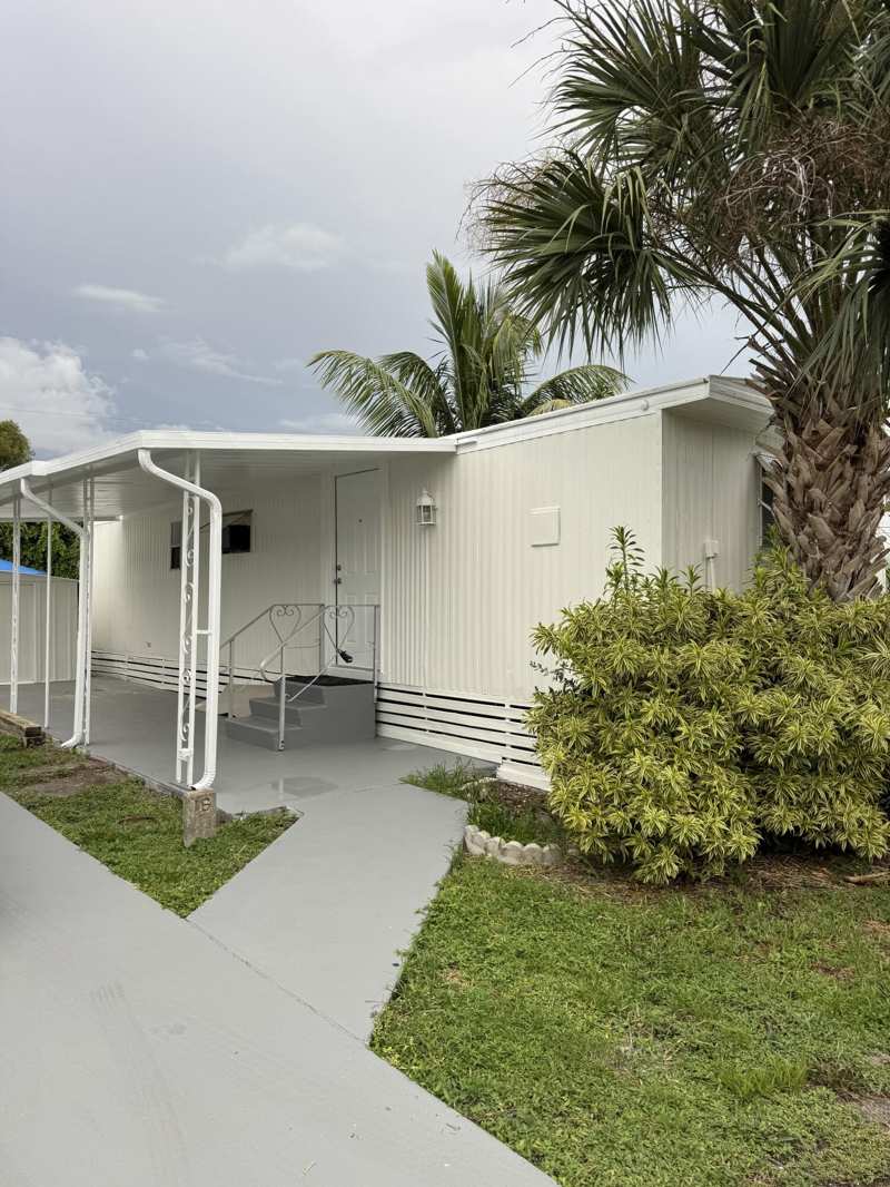 2 bedroom Mobile Home at 16 Palm Drive #16, Ramblewood Mobile Home Park, Lake Worth Beach — photo 1