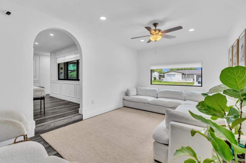 4 bedroom Single Family Residence at 2001 N 52nd Avenue, Hollywood Hills Amen Plat, Hollywood — photo 5
