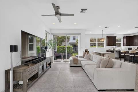 6994 Pines Circle, Coconut Creek FL - photo 6 of 63