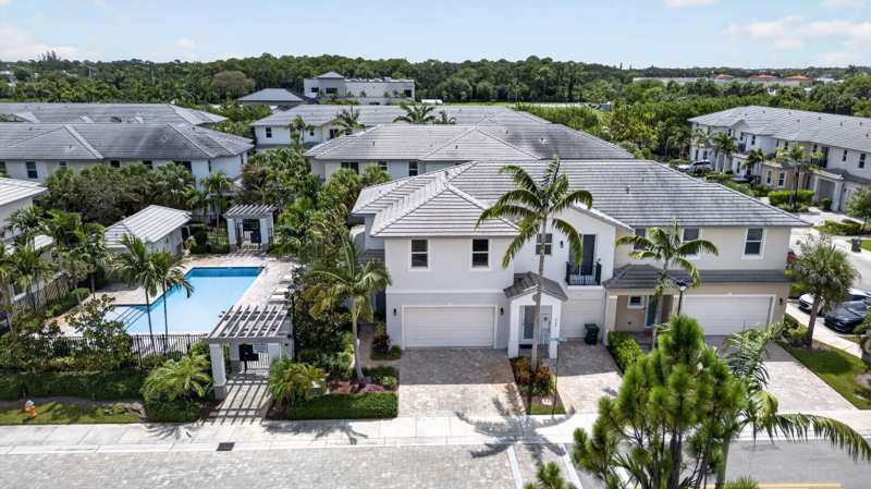 3 bedroom Townhouse at 6994 Pines Circle, First Baptist Church At, Coconut Creek — photo 1