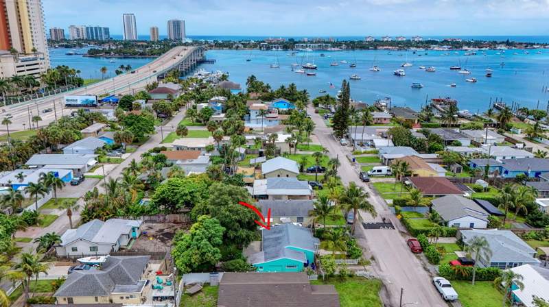 3 bedroom Single Family Residence at 216 E 24th Street, Lakeview Park At Riviera, Riviera Beach — photo 2