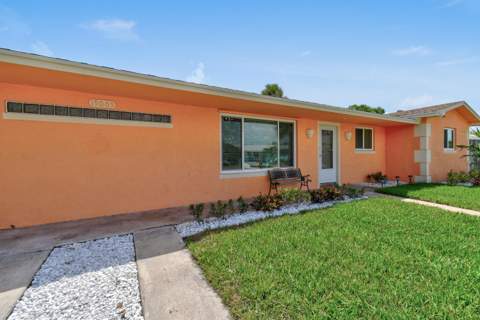 19005 SE Southgate Drive, Jupiter FL - photo 6 of 57