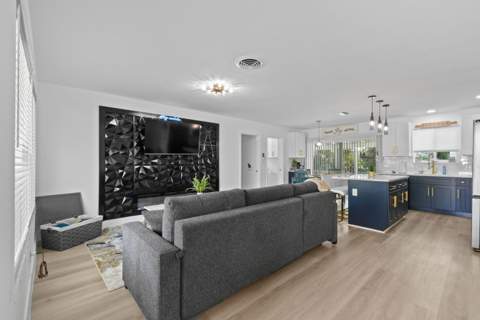 19005 SE Southgate Drive, Jupiter FL - photo 8 of 57