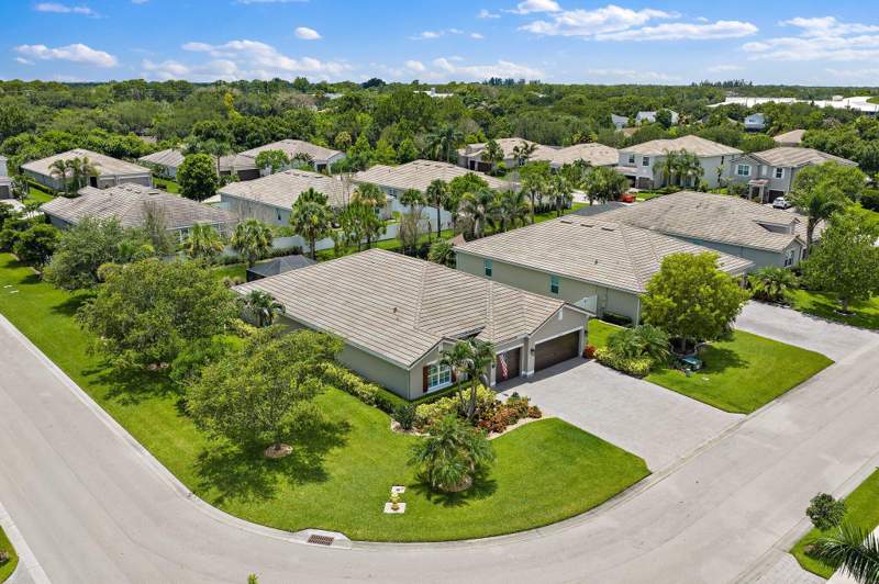 4 bedroom Single Family Residence at 2480 SW Berry Park Circle, Berry Avenue, Palm City — photo 2
