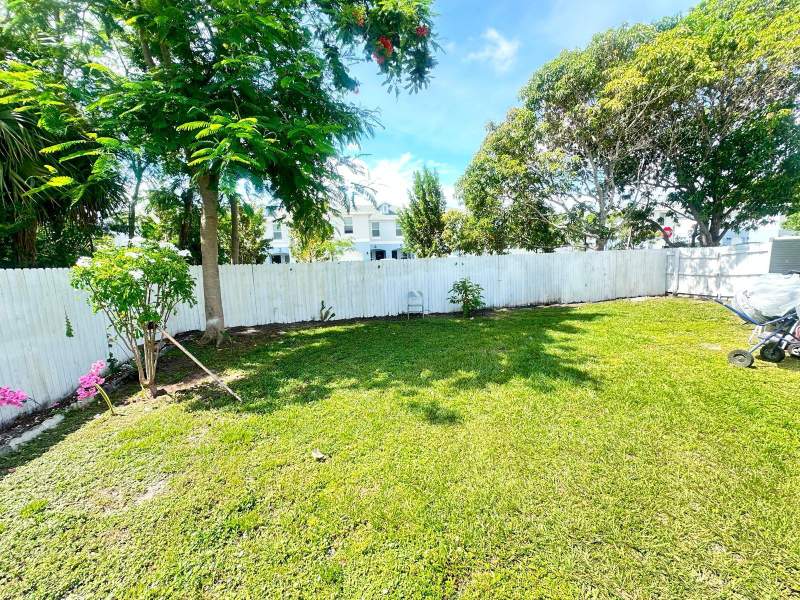 6 bedroom Single Family Residence at 3842 Patio Court, Lake Worth Beach, Lake Worth Beach — photo 2